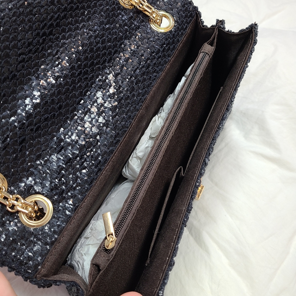Black and Gold Purse - Picture 4 of 10